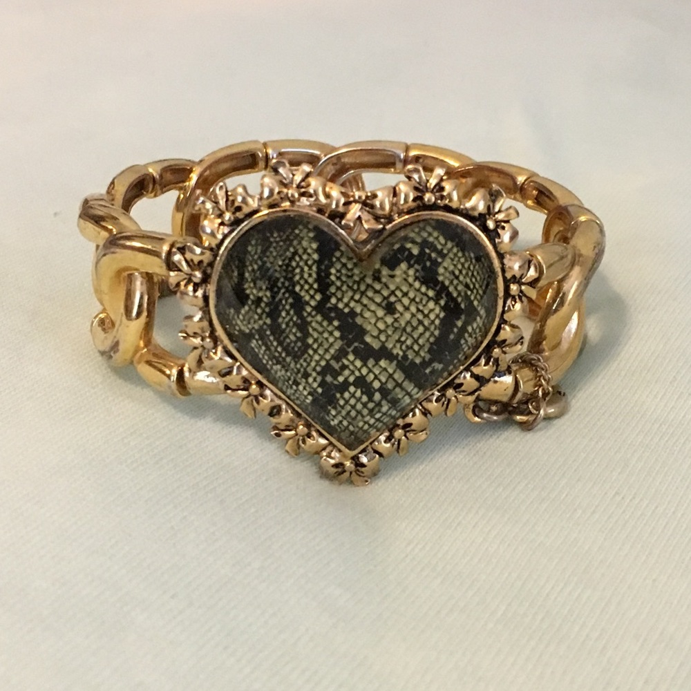 Betsey Johnson gold heart bracelet